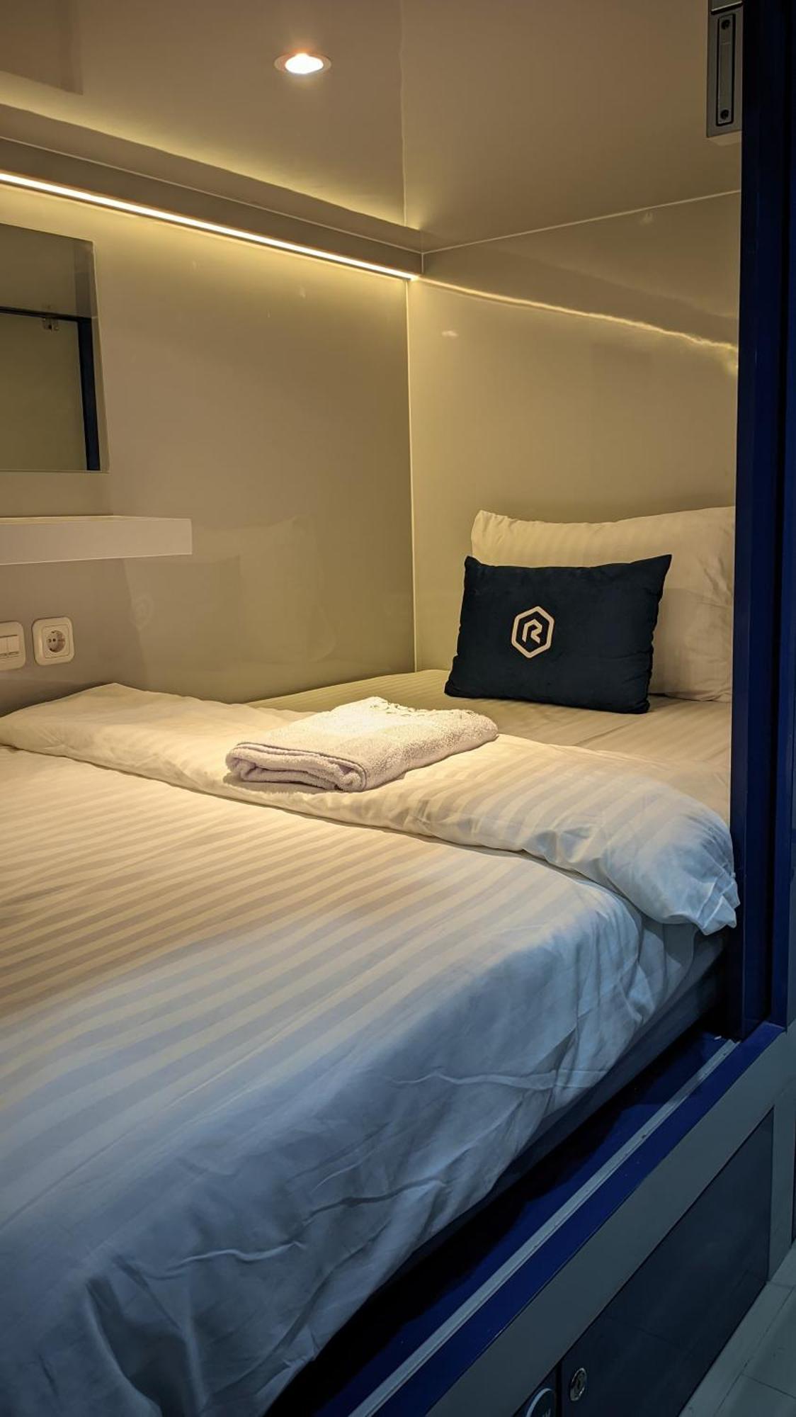 Rosalyne Sleepbox Tugu 2 Hotel Yogyakarta Exterior photo